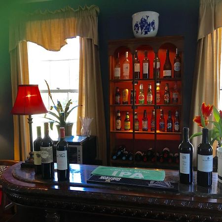 Oak Manor Inn 하츠빌 외부 사진