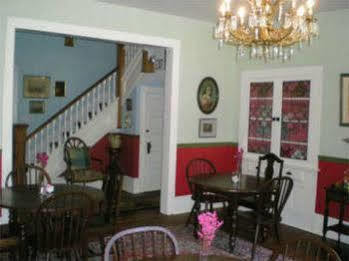 Oak Manor Inn 하츠빌 외부 사진