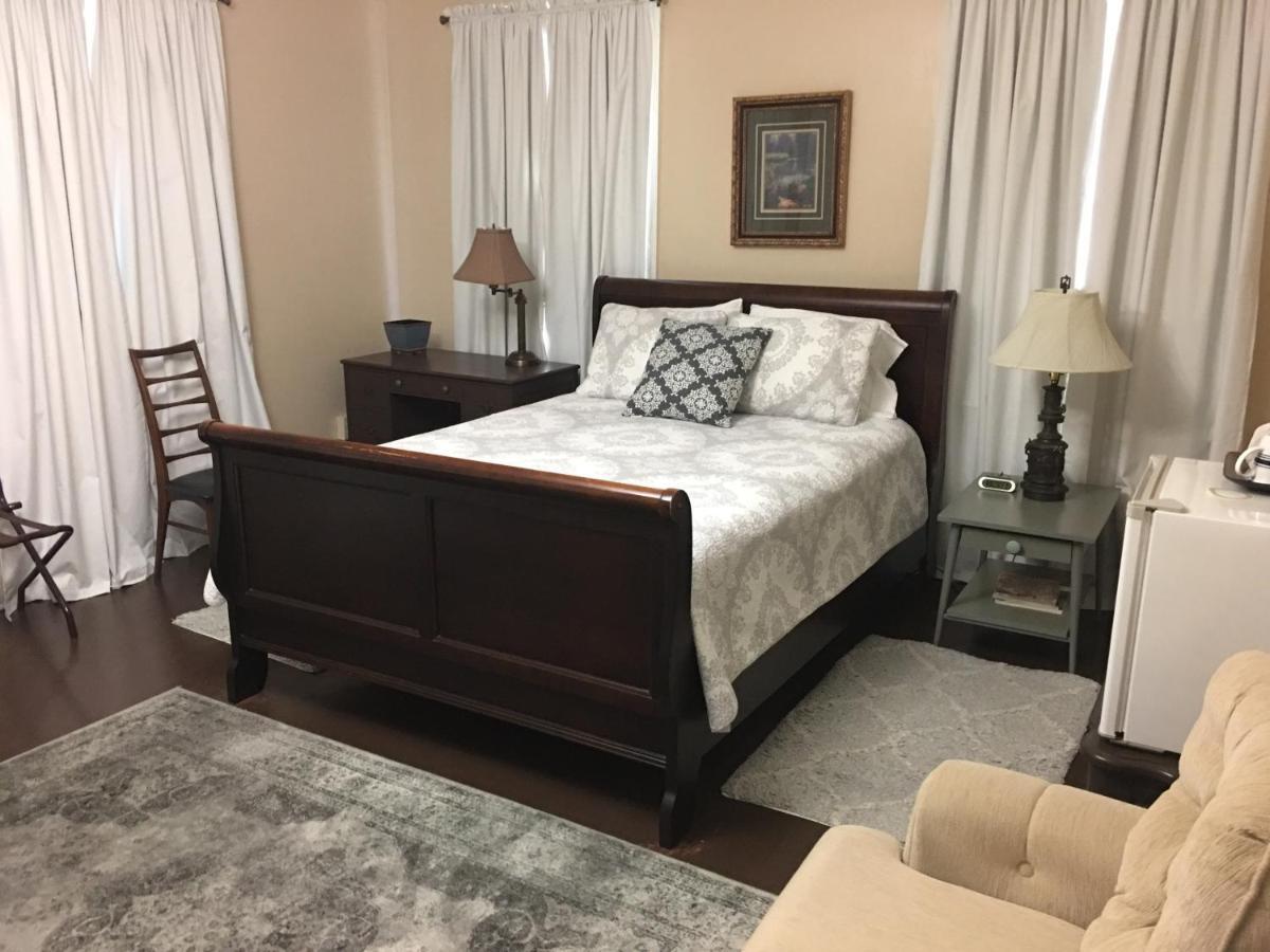 Oak Manor Inn 하츠빌 외부 사진